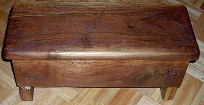 wooden benches 002.jpg (880074 bytes)